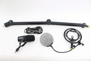 SHURE 配信向けUSBマイク MV7 マイクスタンド・サスペンションホルダー・メッシュポップフィルター付の買取り品の画像