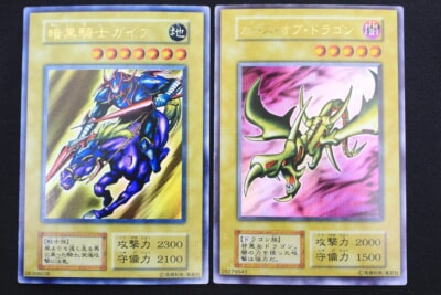 初期 遊戯王 「暗黒騎士ガイア」「カース・オブ・ドラゴン」の買取り品の画像